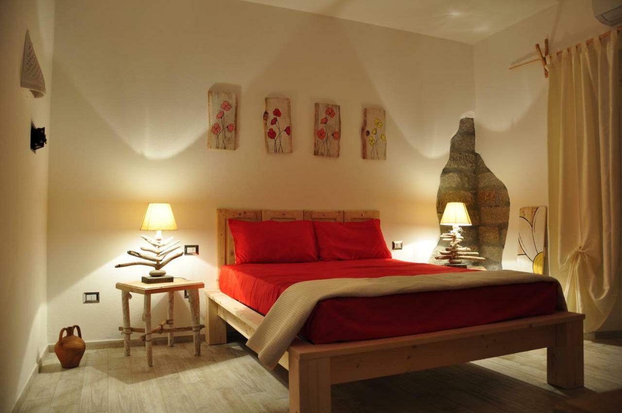 B&B Les Chambres Rooms & Suite Санта-Тереза-Галлура Екстер'єр фото